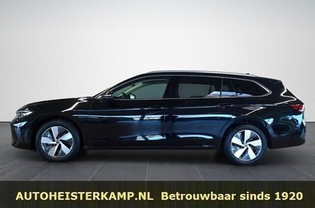 Zwart Occasion 2024 VW Passat Stationwagen | € 47.950 (Eerlijke prijs) - Afbeelding 1/4