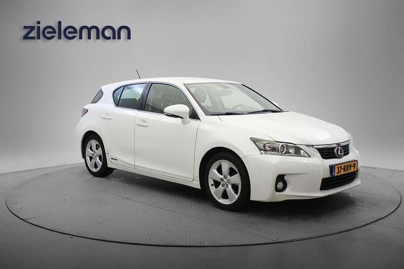 Wit Gebruikt 2011 Lexus CT200h Hatchback | € 7.845 (Eerlijke prijs) - Afbeelding 1/4
