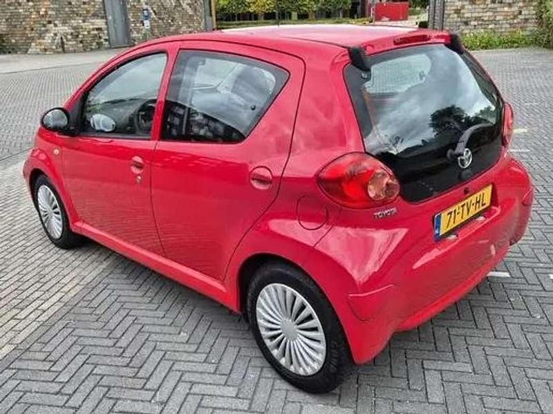 Occasion Toyota Aygo 68 PK (50 kW) 2007 Rood Hatchback