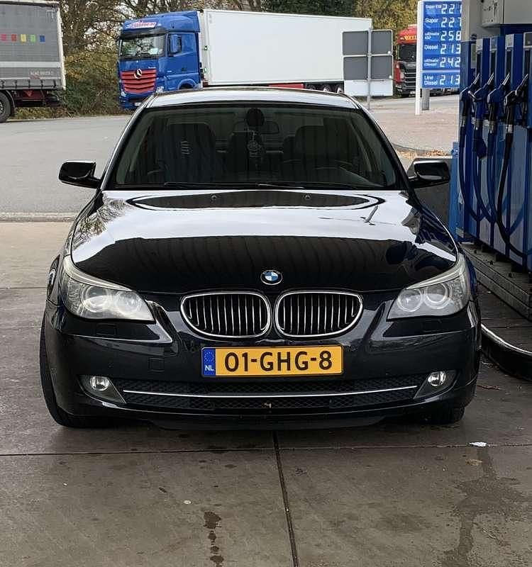 Zwart Gebruikt 2008 BMW 530 Sedan | € 5.750 (Goede deal) - Afbeelding 1/4