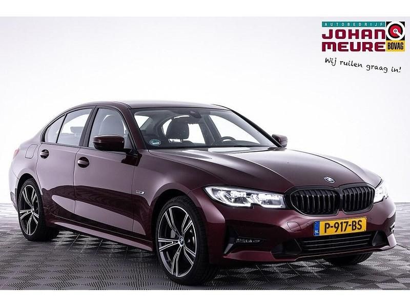 Rood Gebruikt 2022 BMW 330 Sedan | € 32.900 (Super prijs) - Afbeelding 1/4