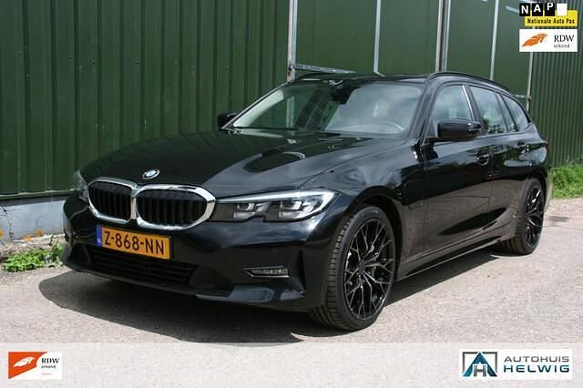 Zwart Gebruikt 2020 BMW 330 Executive Stationwagen | € 24.950 (Eerlijke prijs) - Afbeelding 1/4