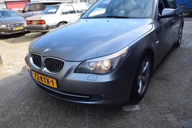 Grijs Gebruikt 2010 BMW 520 Sedan | € 6.499 (Eerlijke prijs) - Afbeelding 1/4