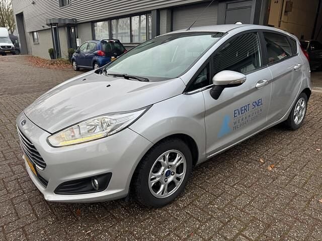 Grijs Gebruikt 2016 Ford Fiesta Titanium Hatchback | € 4.750 (Eerlijke prijs) - Afbeelding 1/4