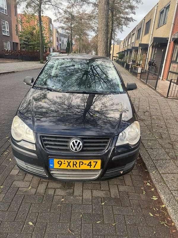 Zwart Occasion 2009 VW Polo Trendline Hatchback | € 1.800 (Goede deal) - Afbeelding 1/4
