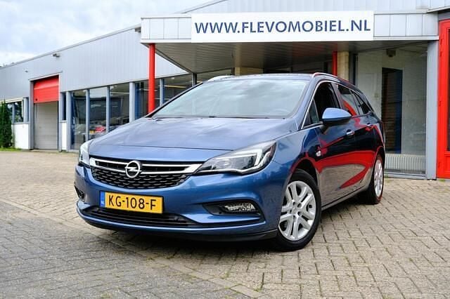 Blauw, metallic lak Gebruikt 2016 Opel Astra Business Stationwagen | € 10.450 (Eerlijke prijs) - Afbeelding 1/4