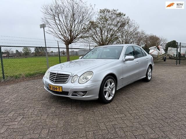 Grijs Occasion 2007 Mercedes E350 Avantgarde Sedan | € 6.950 - Afbeelding 1/4