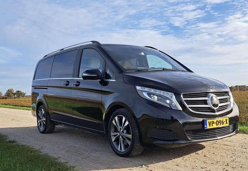Zwart Gebruikt 2014 Mercedes V250 Avantgarde MPV | € 27.950 (Goede deal) - Afbeelding 1/4