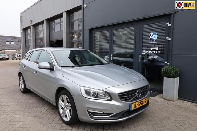 Grijs, metallic lak Gebruikt 2016 Volvo V60 Stationwagen | € 18.450 (Eerlijke prijs) - Afbeelding 1/4