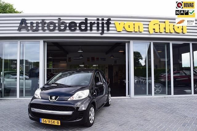 Zwart Gebruikt 2011 Peugeot 107 Hatchback | € 3.195 (Eerlijke prijs) - Afbeelding 1/4
