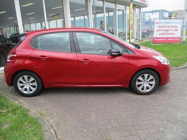 Occasion Peugeot 208 68 PK (50 kW) 2014 Rood (metallic) Hatchback