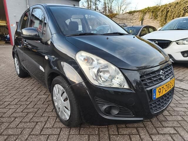Zwart Occasion 2013 Suzuki Splash Comfort Hatchback | € 5.950 (Iets duurder) - Afbeelding 1/4