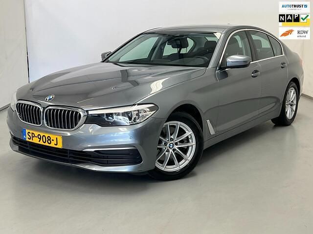 Grijs Gebruikt 2018 BMW 520 Sedan | € 19.850 (Goede deal) - Afbeelding 1/4