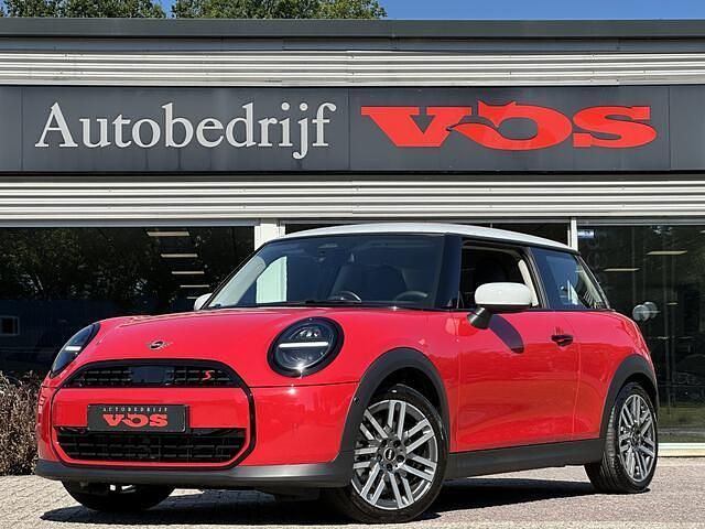 Rood, metallic lak Gebruikt 2024 Mini Cooper S Classic Hatchback | € 35.900 - Afbeelding 1/4