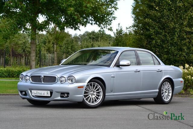 Grijs, metallic lak Gebruikt 2007 Jaguar XJ8 Executive Sedan | € 27.900 - Afbeelding 1/4