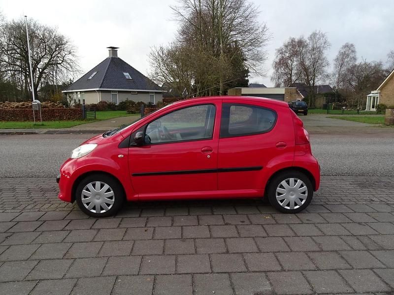 Rood Gebruikt 2008 Peugeot 107 Hatchback | € 1.599 (Goede deal) - Afbeelding 1/4