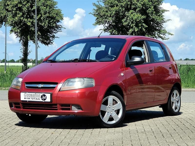 Rood Gebruikt 2008 Chevrolet Kalos Hatchback | € 1.950 (Eerlijke prijs) - Afbeelding 1/4