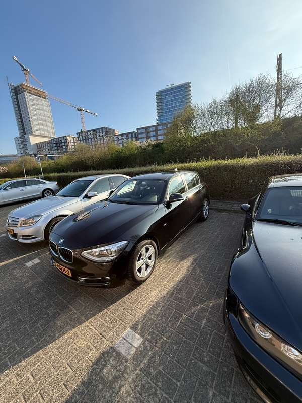 Zwart Gebruikt 2011 BMW 118 Hatchback | € 7.500 (Eerlijke prijs) - Afbeelding 1/4
