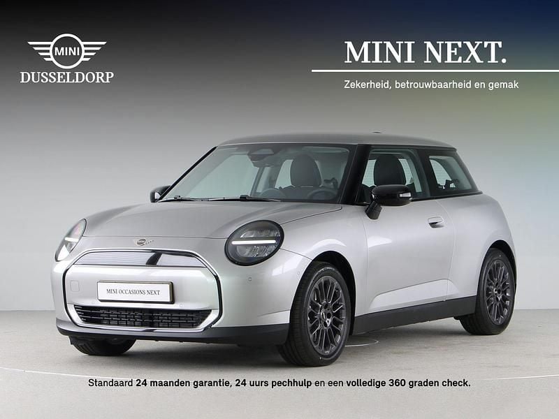Grijs Nieuw 2025 Mini Cooper Essential Hatchback | € 26.950 (Iets duurder) - Afbeelding 1/4