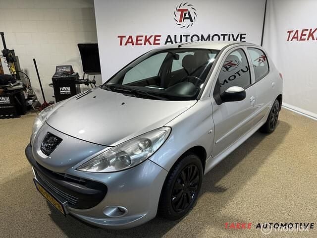 Grijs Gebruikt 2011 Peugeot 206+ Hatchback | € 3.450 (Eerlijke prijs) - Afbeelding 1/4
