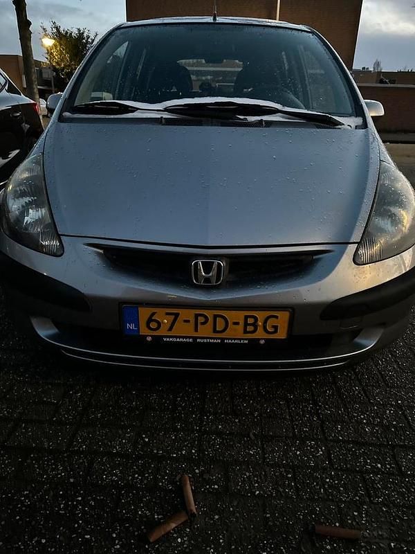 Gebruikt 2004 Honda Jazz Hatchback | € 4.433 (Eerlijke prijs) - Afbeelding 1/4