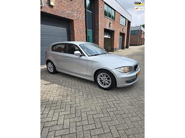 Grijs Gebruikt 2009 BMW 120 Hatchback | € 3.999 (Super prijs) - Afbeelding 1/4