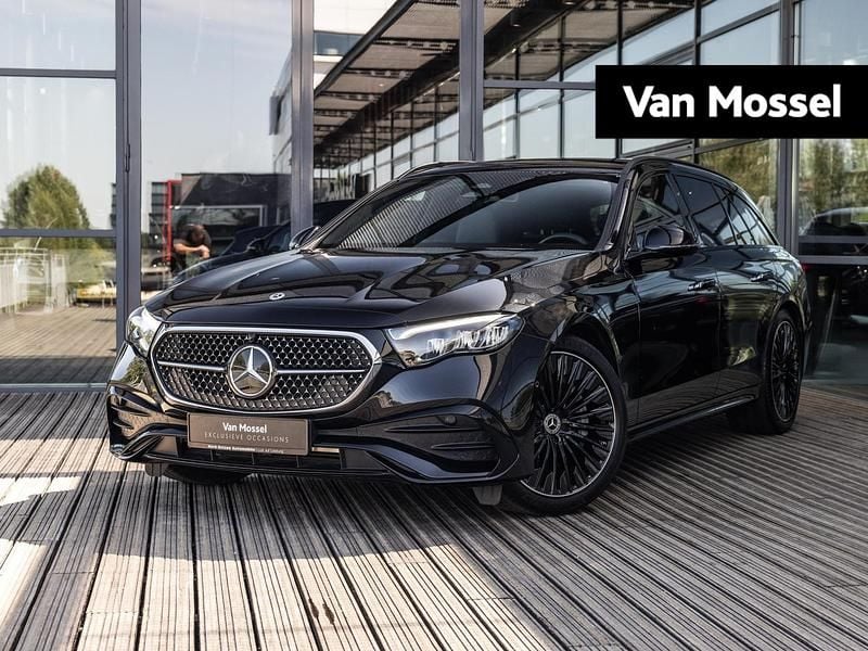 Zwart Gebruikt 2023 Mercedes E300 AMG line Stationwagen | € 54.900 (Eerlijke prijs) - Afbeelding 1/4