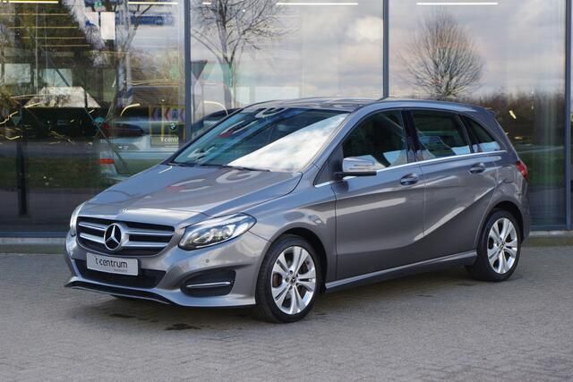 Grijs, metallic lak Gebruikt 2017 Mercedes B180 Ambition MPV | € 11.450 (Eerlijke prijs) - Afbeelding 1/4