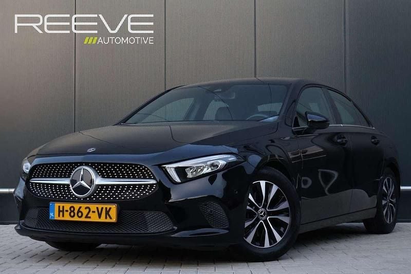 Zwart Gebruikt 2020 Mercedes A180 Business Sedan | € 23.350 (Super prijs) - Afbeelding 1/4