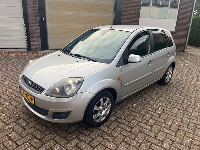 Grijs Gebruikt 2007 Ford Fiesta Ambiente Hatchback | € 1.300 (Goede deal) - Afbeelding 1/4