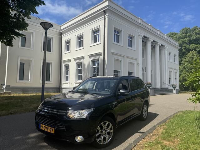 Zwart Gebruikt 2013 Mitsubishi Outlander Instyle SUV | € 10.950 (Eerlijke prijs) - Afbeelding 1/4