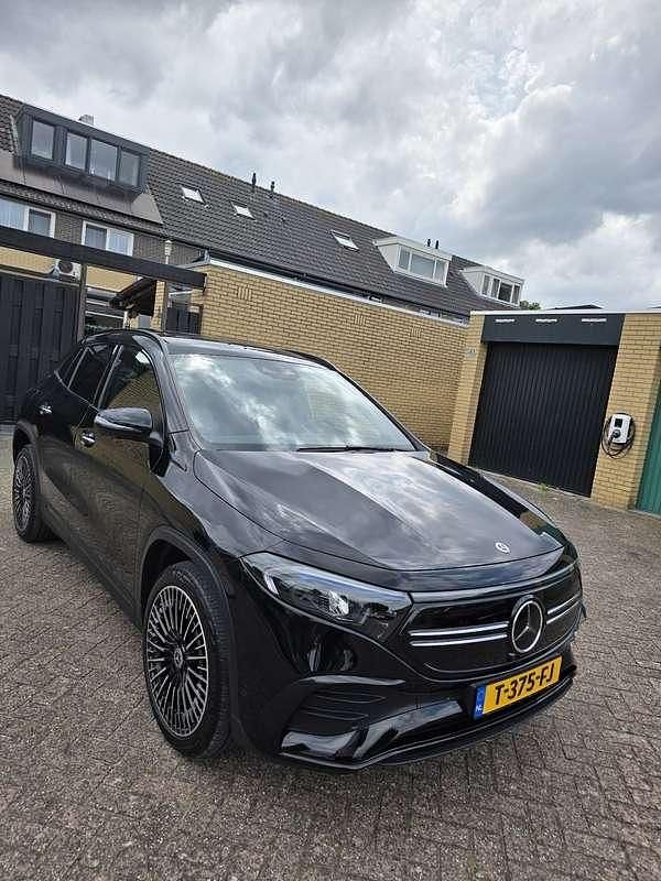 Zwart Gebruikt 2021 Mercedes EQA250 AMG line SUV | € 36.450 (Duur) - Afbeelding 1/4