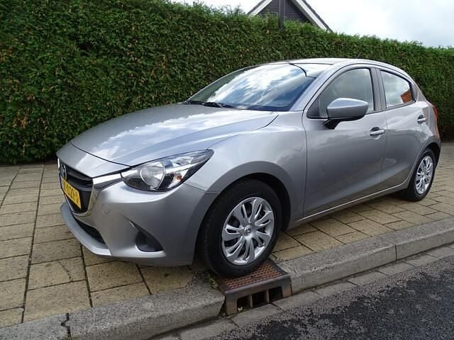 Grijs Gebruikt 2016 Mazda 2 Hatchback | € 11.450 (Goede deal) - Afbeelding 1/4