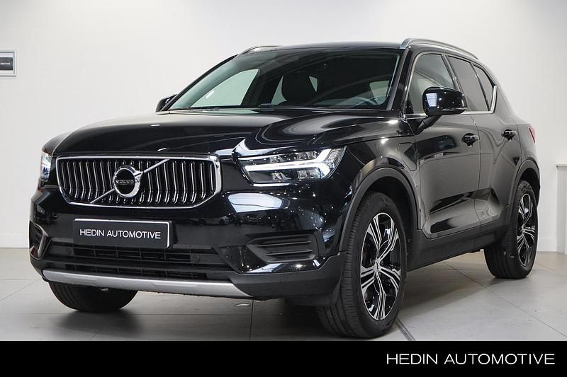 Zwart Gebruikt 2022 Volvo XC40 Inscription SUV | € 37.995 (Duur) - Afbeelding 1/4
