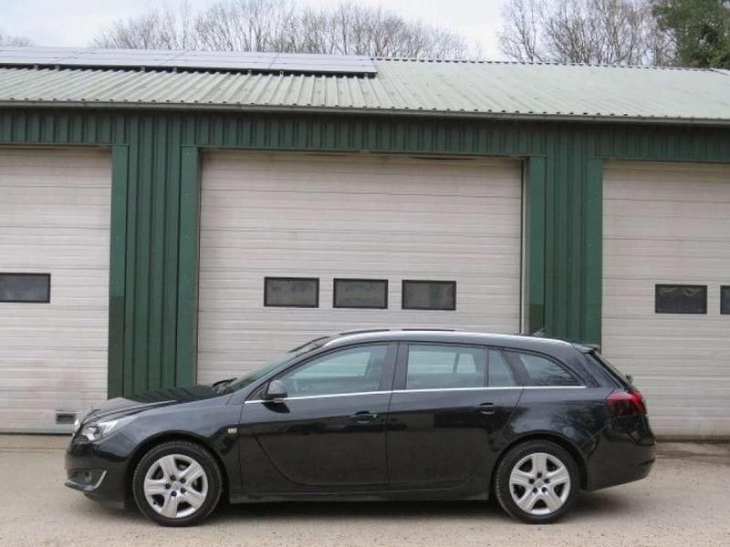 Zwart, metallic lak Gebruikt 2014 Opel Insignia Hatchback | € 5.450 (Eerlijke prijs) - Afbeelding 1/4