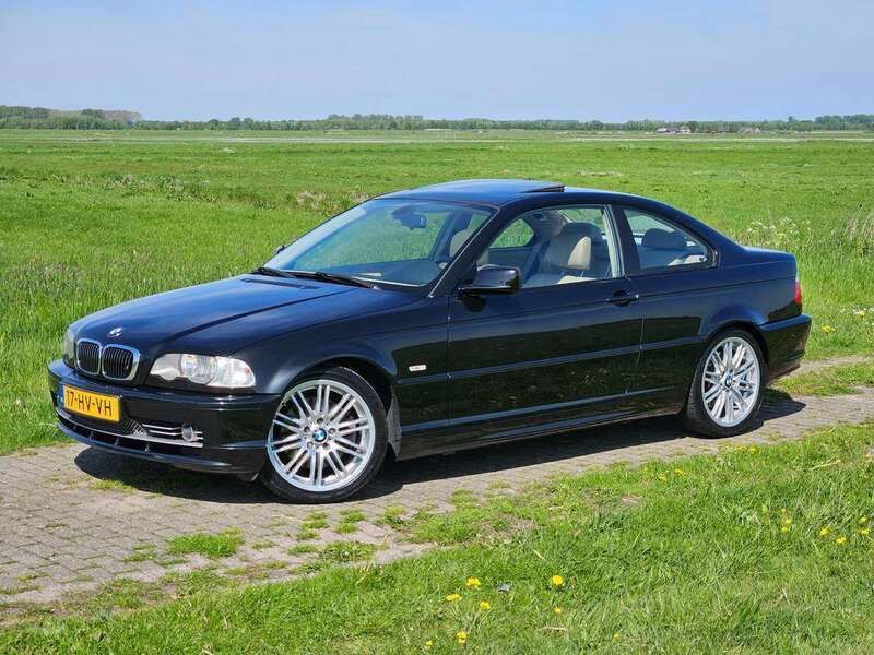Zwart Gebruikt 2002 BMW 330 Executive Coupé | € 11.750 (Iets duurder) - Afbeelding 1/4