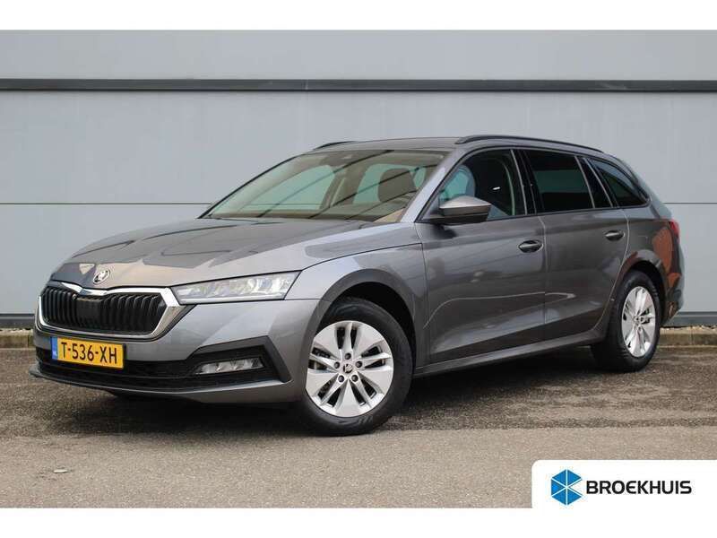 Grijs Gebruikt 2023 Skoda Octavia Business Line Stationwagen | € 23.900 (Goede deal) - Afbeelding 1/4