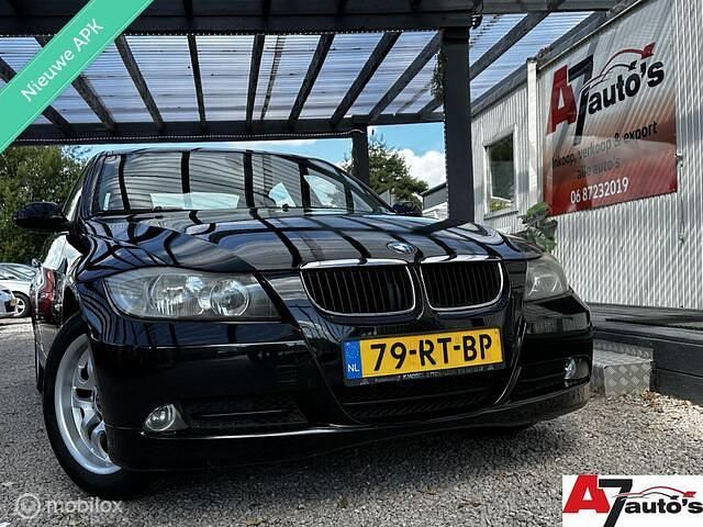 Zwart Gebruikt 2005 BMW 320 Sedan | € 3.399 (Eerlijke prijs) - Afbeelding 1/4