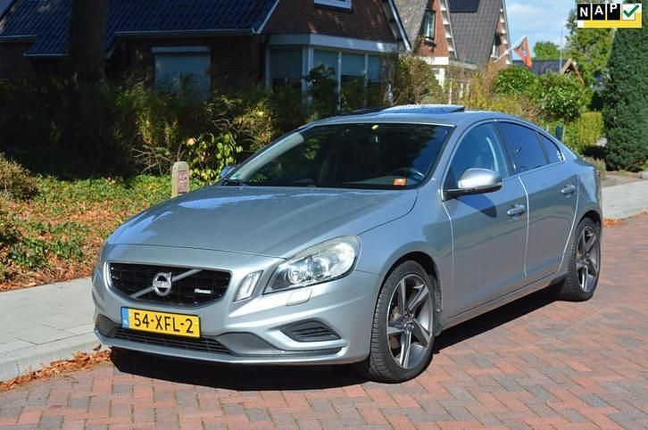 Grijs Gebruikt 2012 Volvo S60 R-Design Sedan | € 8.995 (Eerlijke prijs) - Afbeelding 1/4