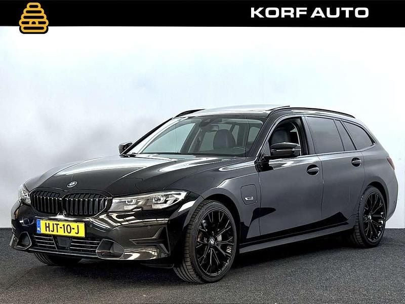 Zwart Gebruikt 2022 BMW 330e Sport Line Stationwagen | € 27.700 (Super prijs) - Afbeelding 1/4