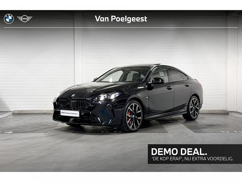 Saphirschwarz (donker zwart) Gebruikt 2025 BMW 220 Shadowline Coupé | € 43.900 (Goede deal) - Afbeelding 1/4