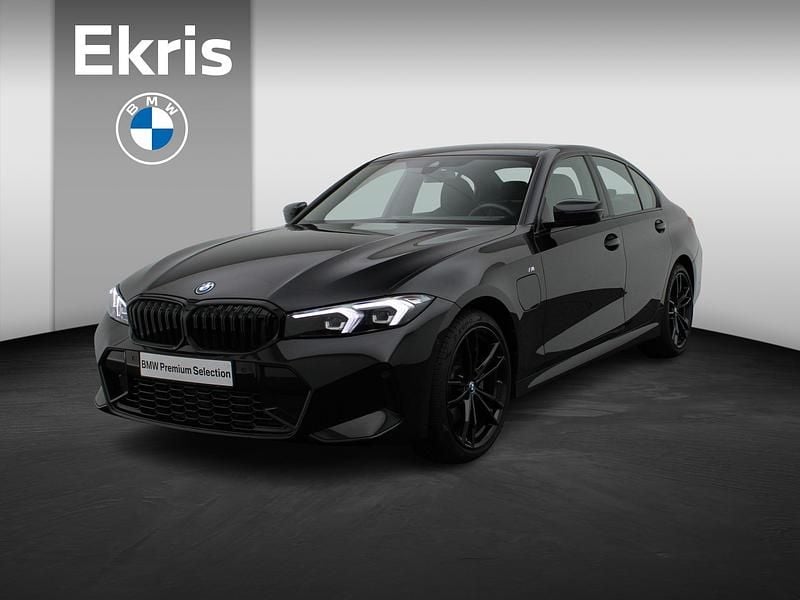 Zwart Gebruikt 2024 BMW 330e M Sport Sedan | € 47.900 (Super prijs) - Afbeelding 1/4