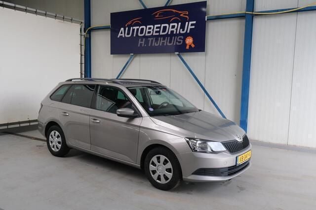 Grijs Gebruikt 2016 Skoda Fabia Ambition Hatchback | € 4.650 (Eerlijke prijs) - Afbeelding 1/4