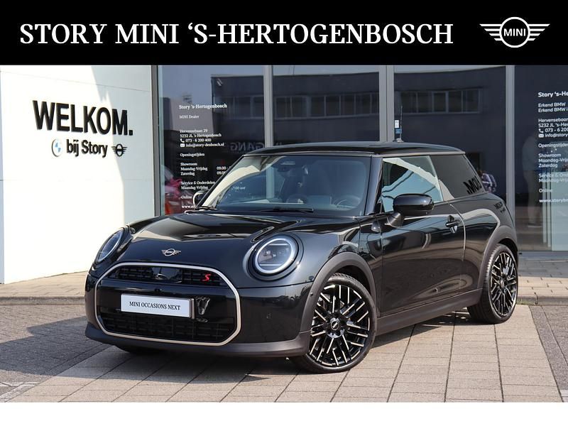 Zilver Gebruikt 2025 Mini Cooper S Favoured Hatchback | € 44.950 - Afbeelding 1/4