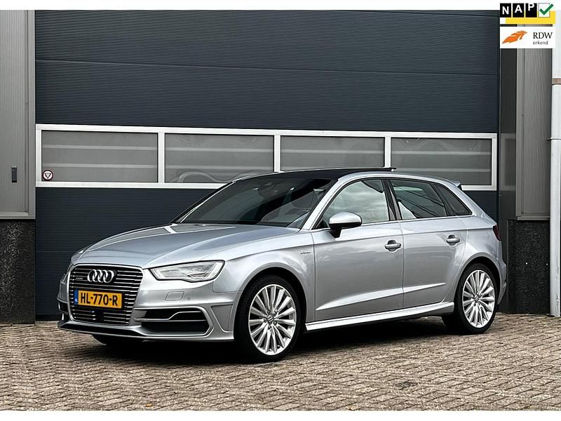 Grijs Gebruikt 2015 Audi A3 Ambition Hatchback | € 13.950 - Afbeelding 1/4