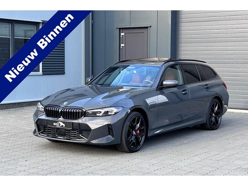 Grijs Gebruikt 2024 BMW 330 Stationwagen | € 59.850 - Afbeelding 1/4