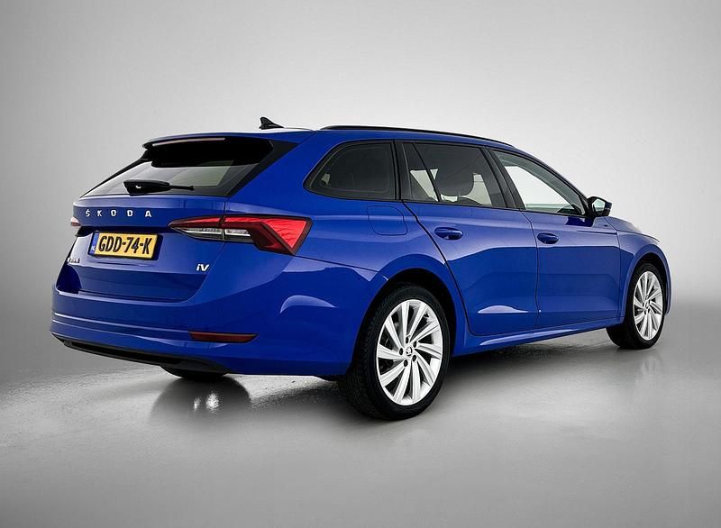 Occasion Skoda Octavia Business Line 204 PK (150 kW) 2022 Blauw Stationwagen