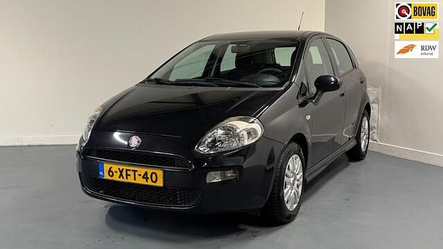 Zwart (metallic) Gebruikt 2014 Fiat Punto Evo Street Hatchback | € 5.950 (Eerlijke prijs) - Afbeelding 1/4
