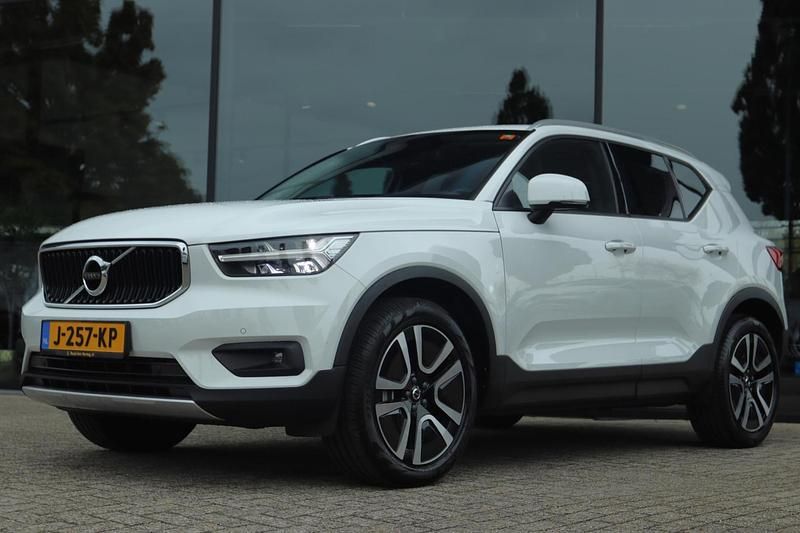 Wit Gebruikt 2020 Volvo XC40 Business Edition SUV | € 24.750 (Eerlijke prijs) - Afbeelding 1/4