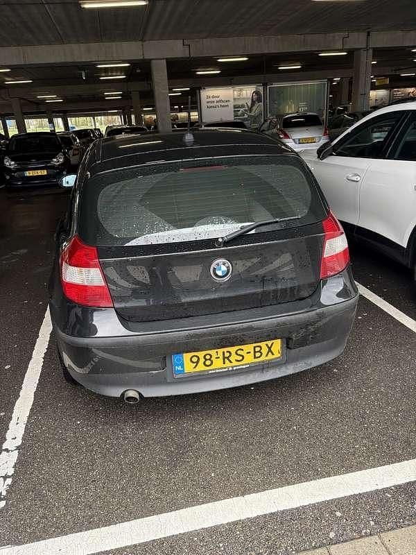 Zwart Occasion 2005 BMW 116 Hatchback | € 1.000 (Goede deal) - Afbeelding 1/3